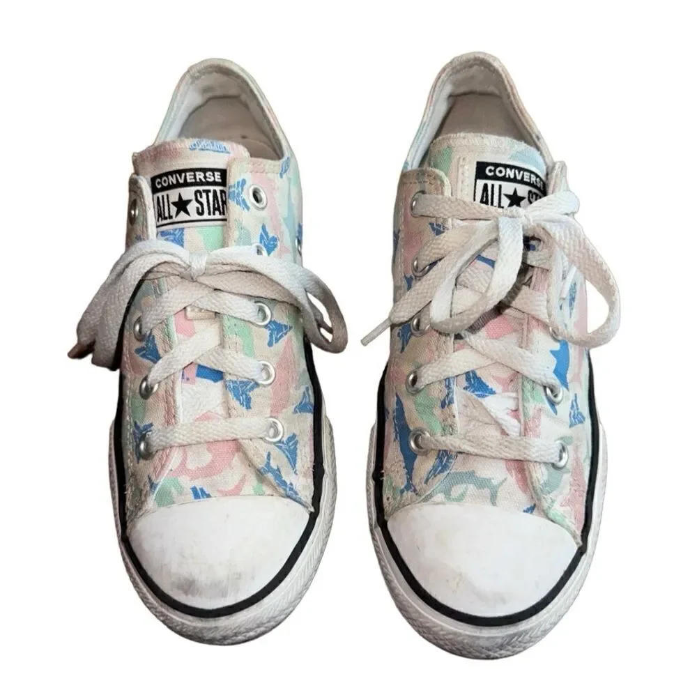 ❤️‍🔥Converse Junior Low Tops White Shark Pastel Print - Size 2